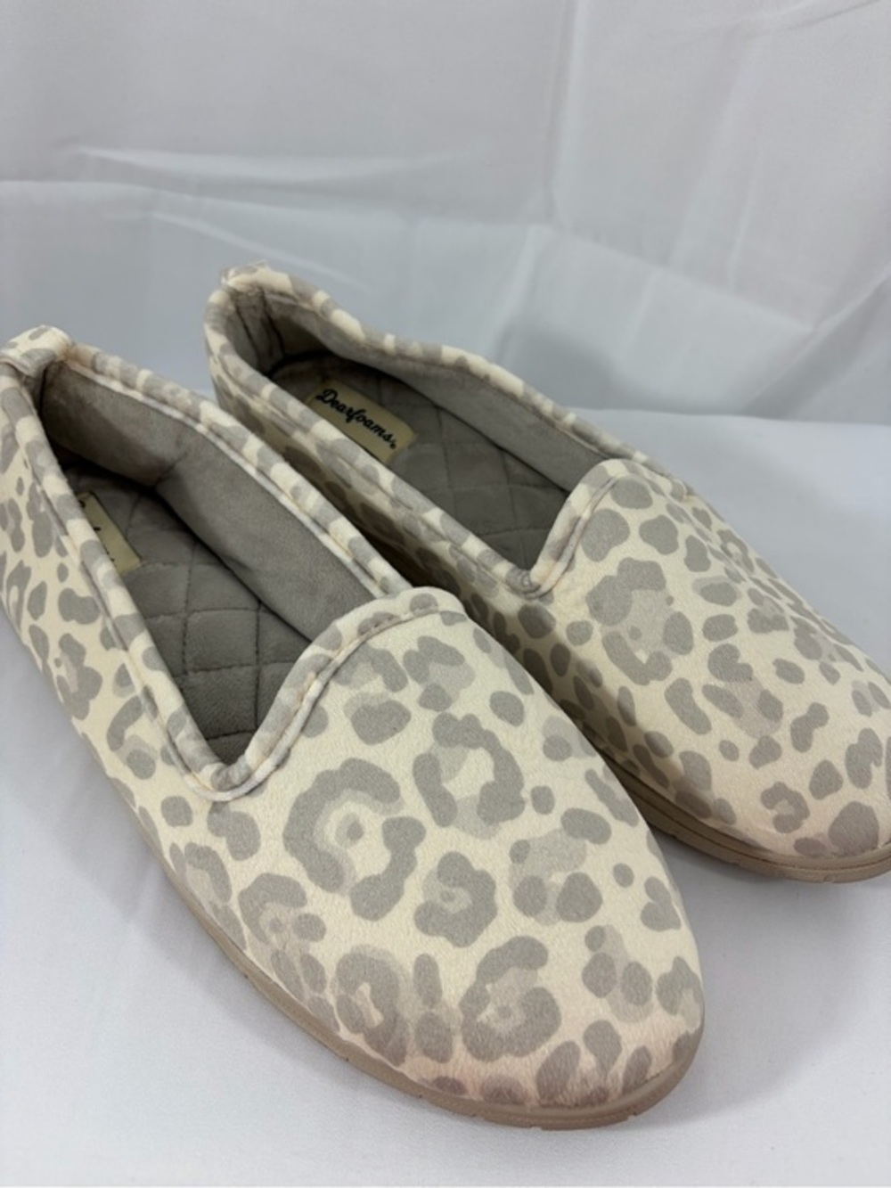 NWT Dearfoams Women’s Size 9-10 Cream Leopard-Print Slip-On Loafers